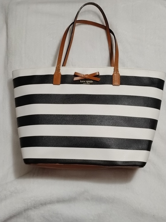 kate spade Handbags - EUC, KATE SPADE Black & White Leather Striped Large Tote!  Brown Leather Accents